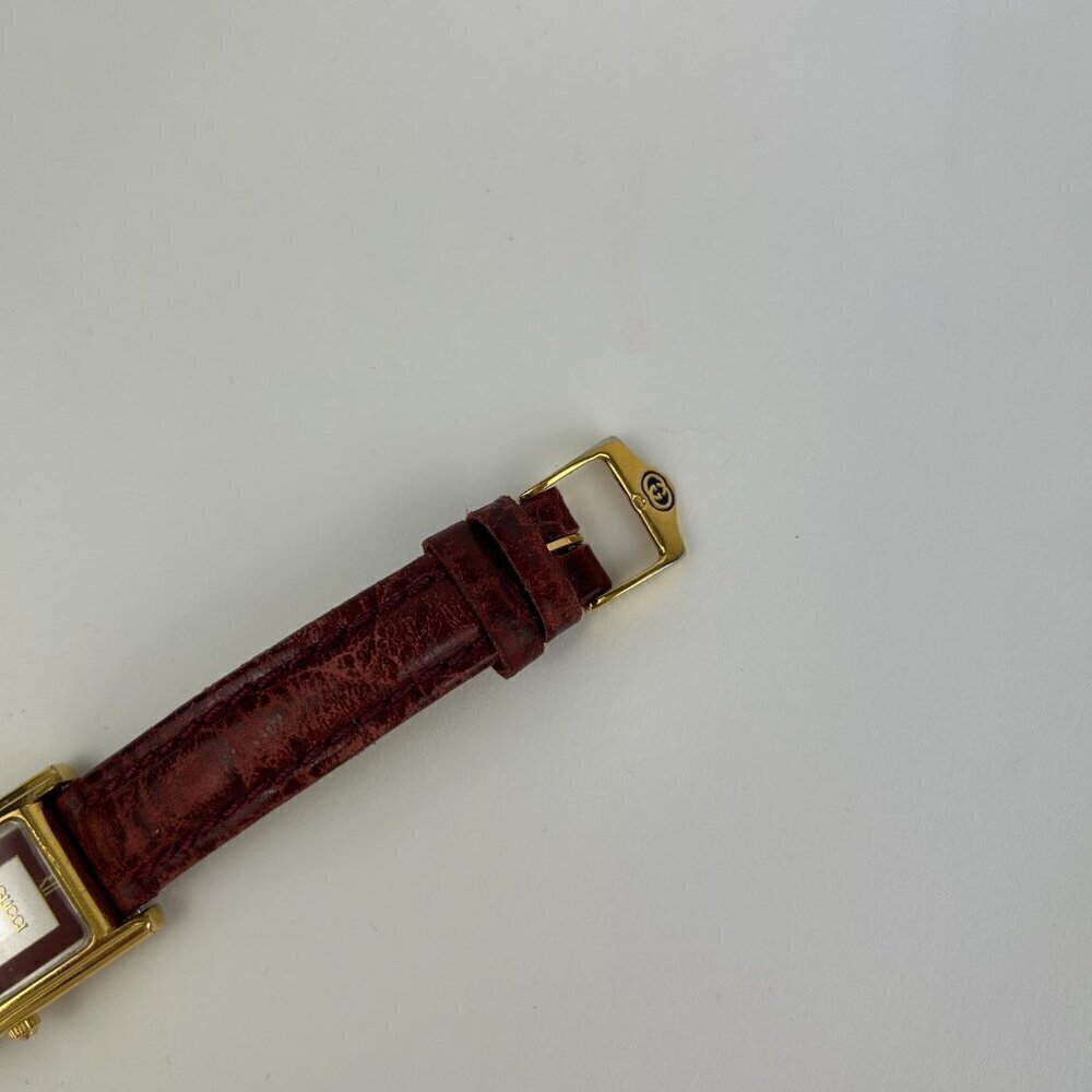 GUCCI 2600M Vintage Women's Quartz Watch Red Leather band - Picture 4 of 10